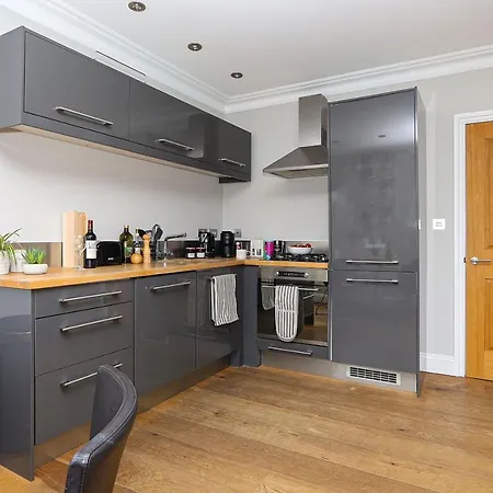Bright And Modern 2 Bed Flat Appartement